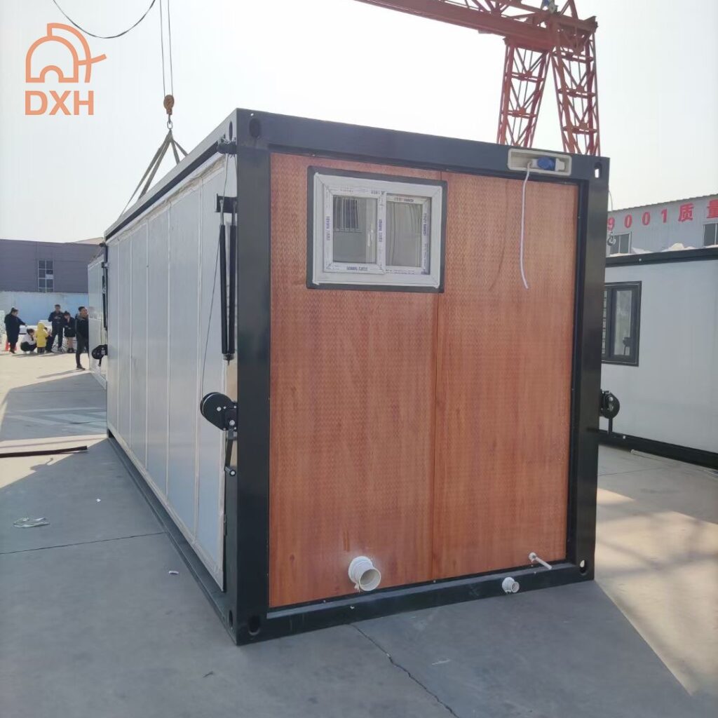 casa expandible contenedor veta madera oscura catalunya (4)